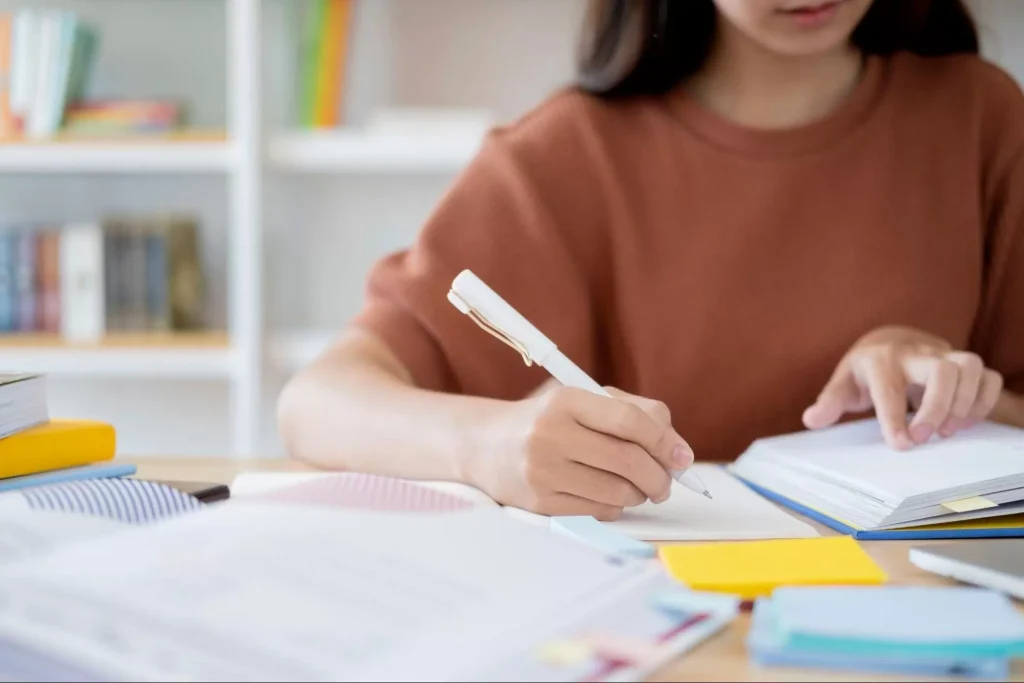 What to Expect from a Real Estate Salesperson Course What to Expect from a Real Estate Salesperson Course
